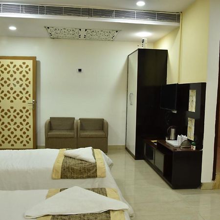 Hotel Sarweshwary Варанаси Экстерьер фото