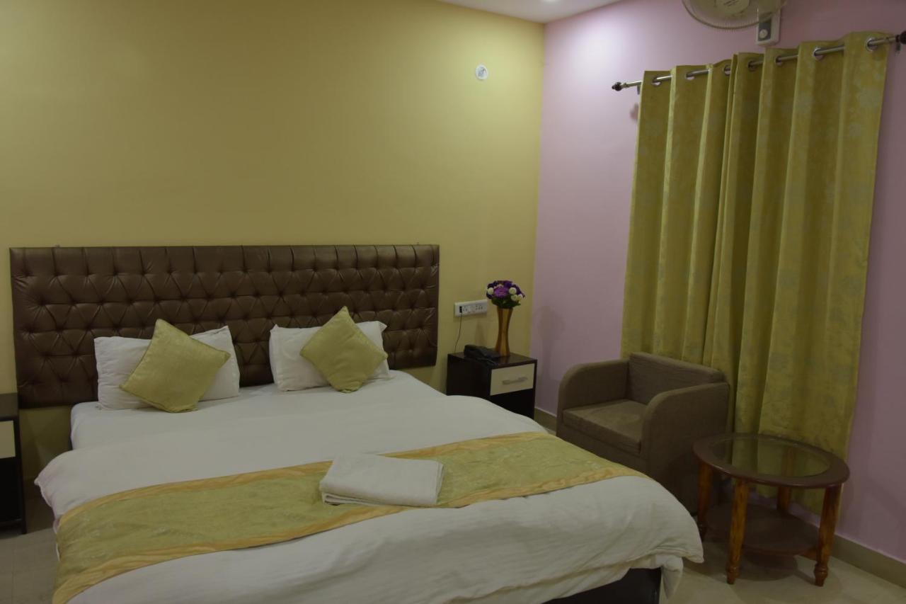 Hotel Sarweshwary Варанаси Экстерьер фото