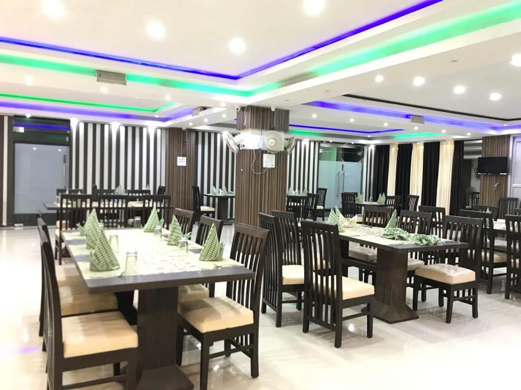 Hotel Sarweshwary Варанаси Экстерьер фото