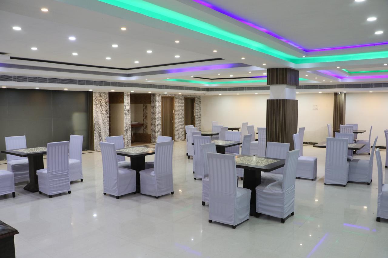 Hotel Sarweshwary Варанаси Экстерьер фото
