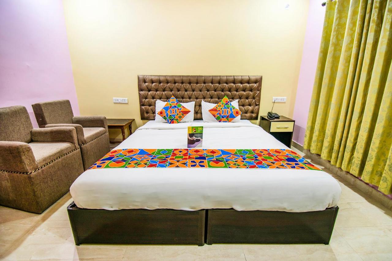 Hotel Sarweshwary Варанаси Экстерьер фото