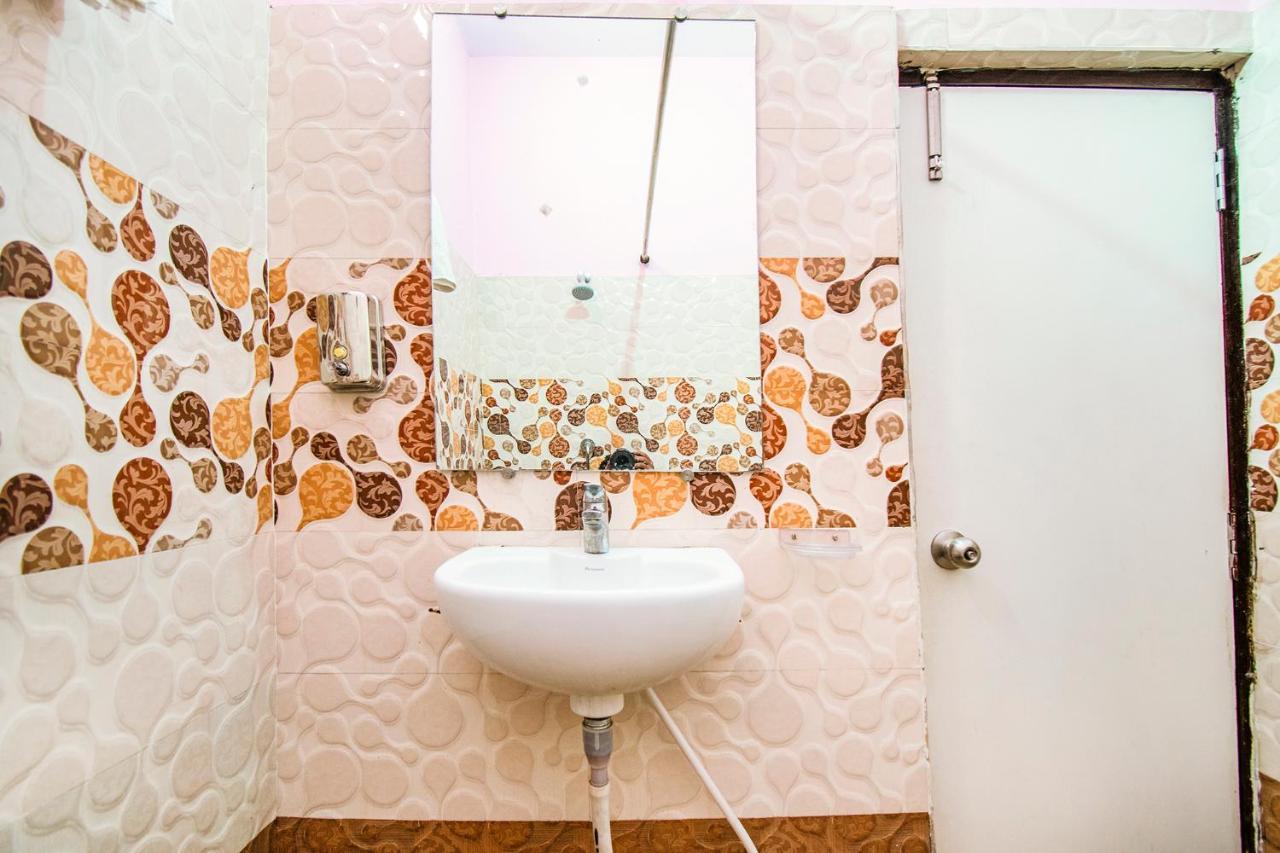 Hotel Sarweshwary Варанаси Экстерьер фото