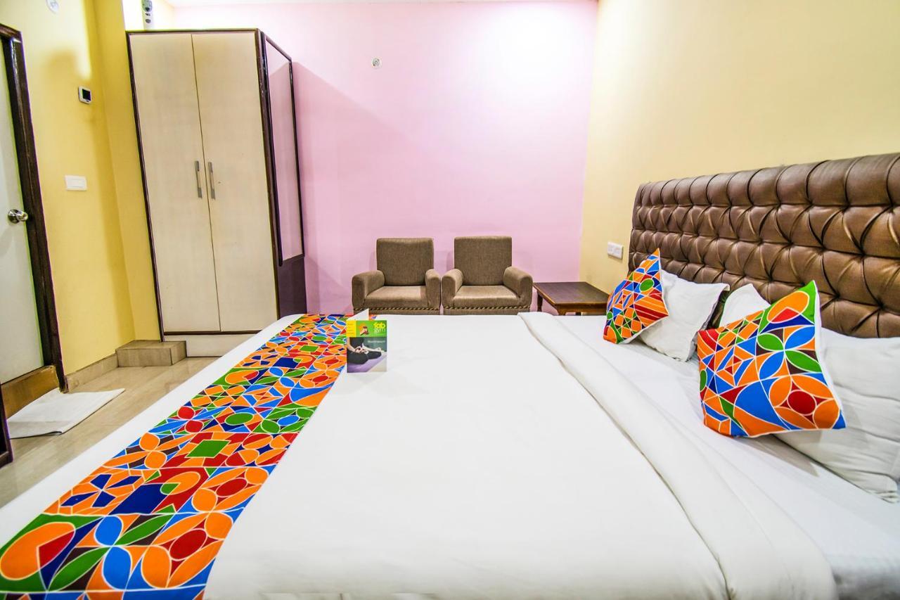 Hotel Sarweshwary Варанаси Экстерьер фото