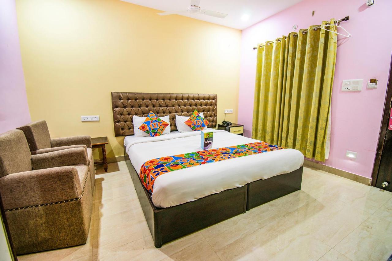 Hotel Sarweshwary Варанаси Экстерьер фото