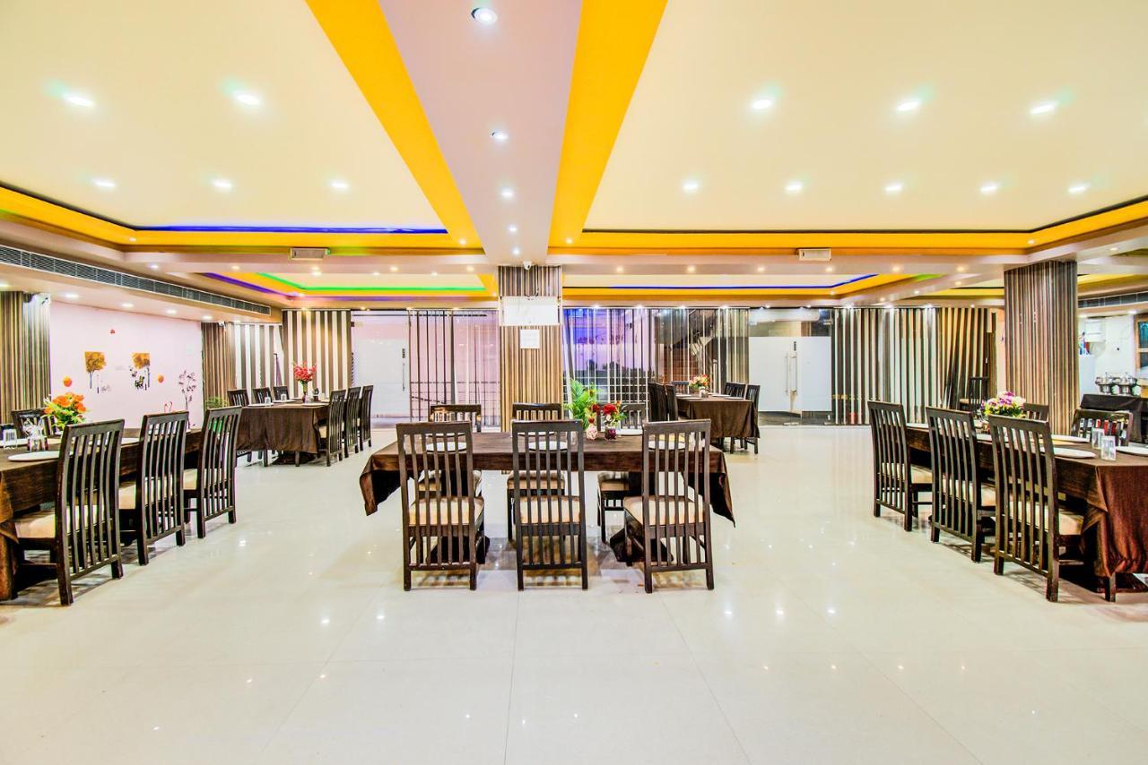 Hotel Sarweshwary Варанаси Экстерьер фото